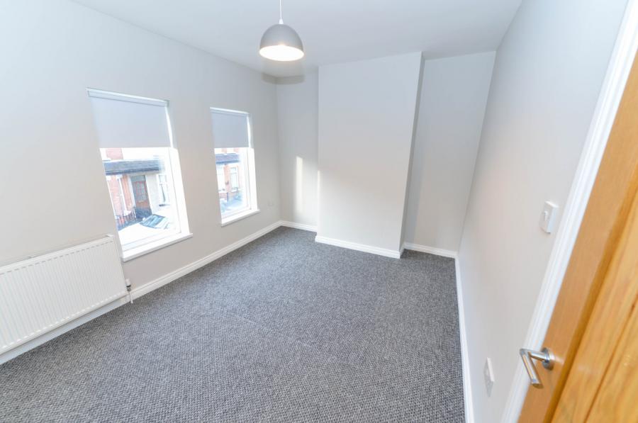 18 Hollycroft Avenue