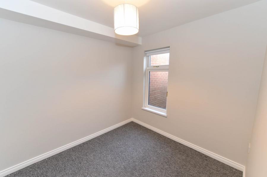 18 Hollycroft Avenue