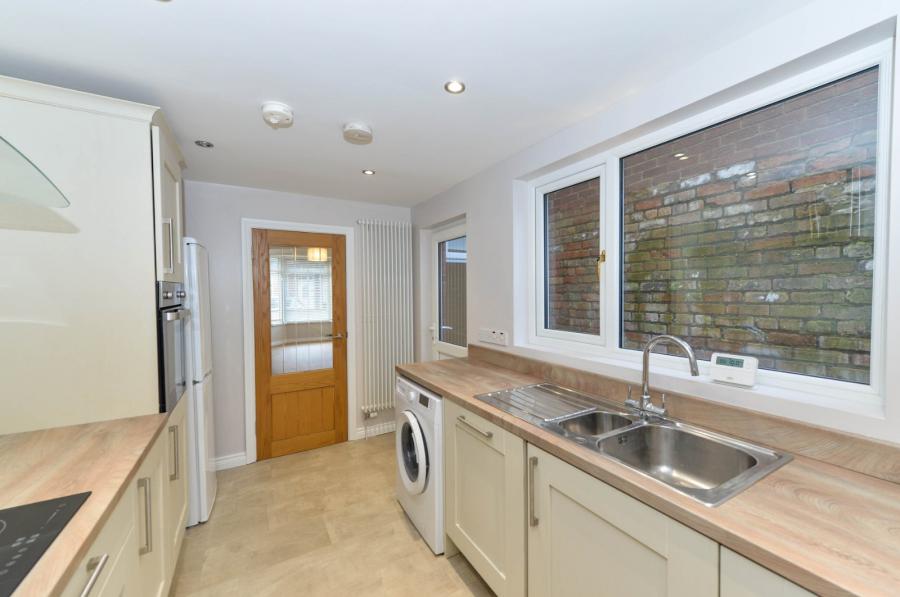 18 Hollycroft Avenue