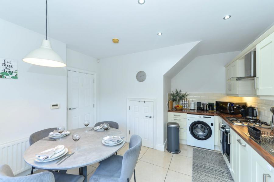 6 Millmount Village Square