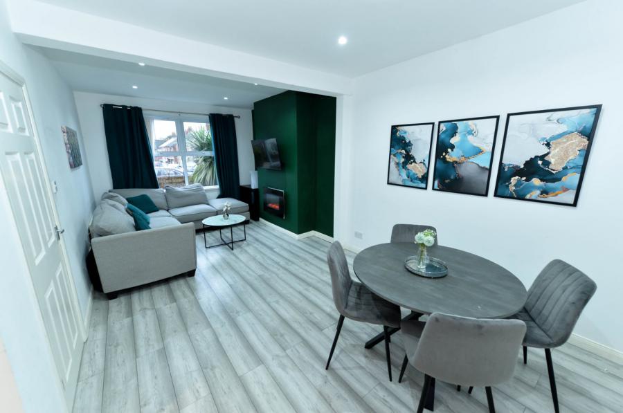 21 Connsbrook Avenue