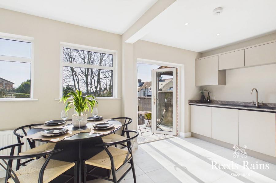 2 Bloomfield Park West