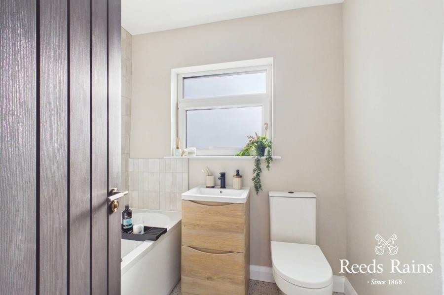 2 Bloomfield Park West