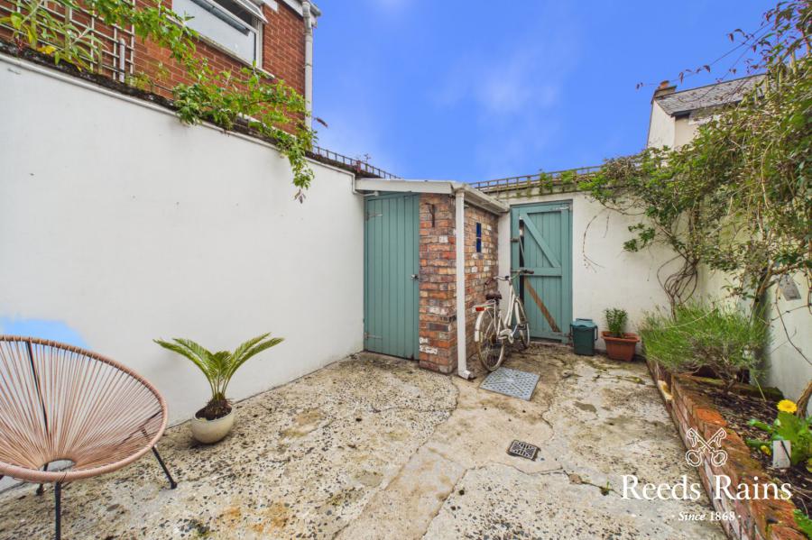 87 Avoniel Road