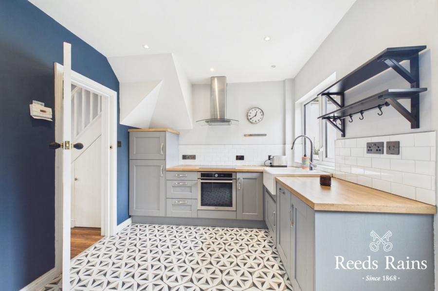 87 Avoniel Road