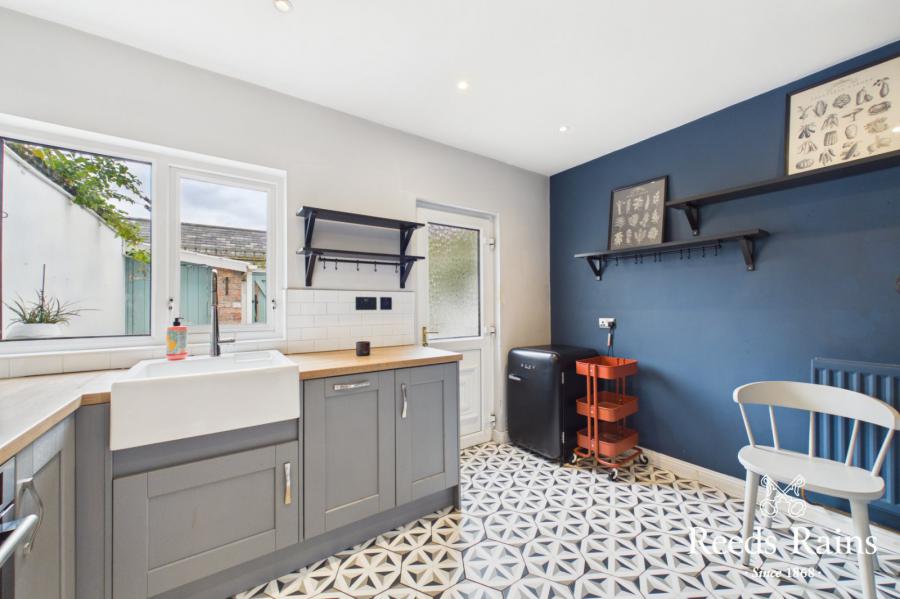 87 Avoniel Road