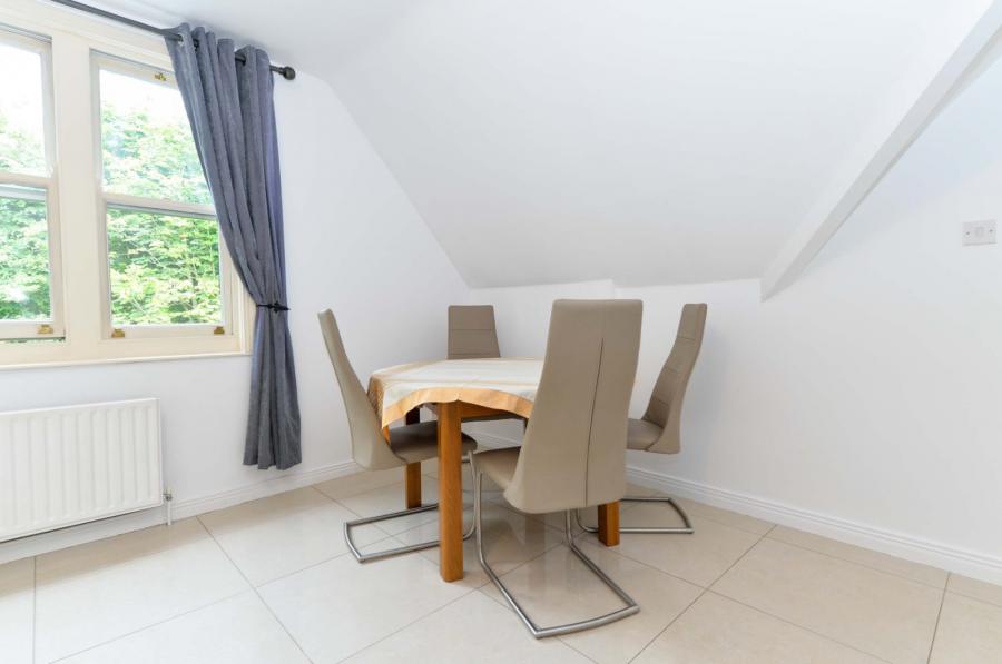 Apartment 17 Sandown Court, 82 Sandown Road