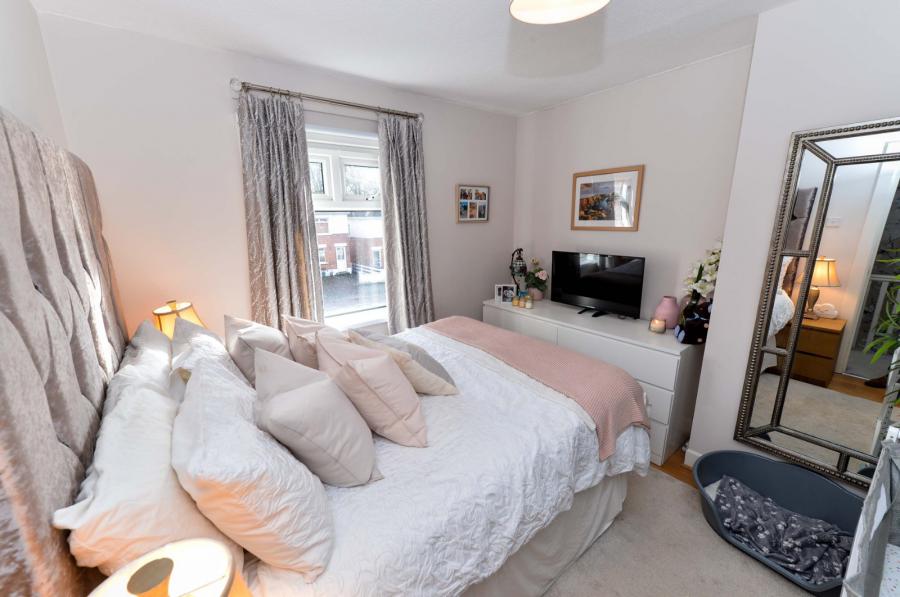 70 Dunraven Park
