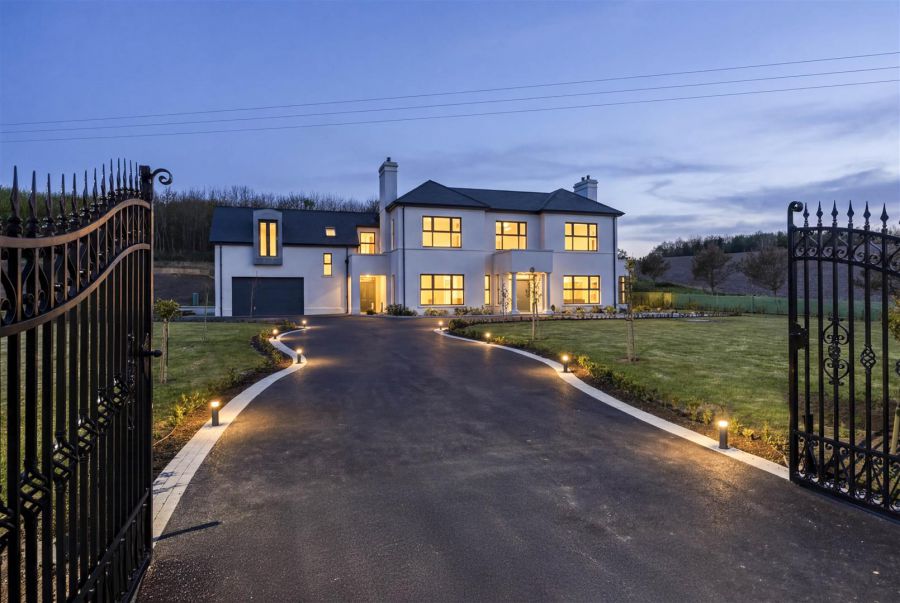 Lisnarede House, 170C Warren Road