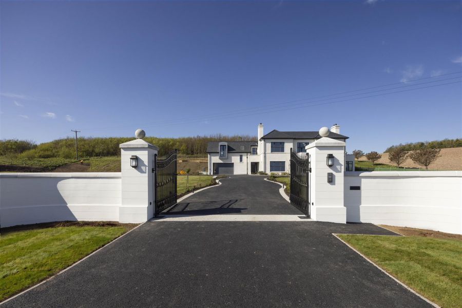 Lisnarede House, 170C Warren Road