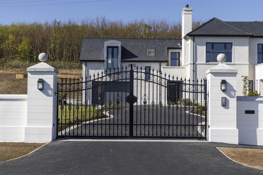 Lisnarede House, 170C Warren Road