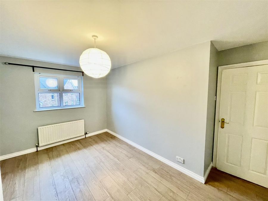 17 Demesne Crescent