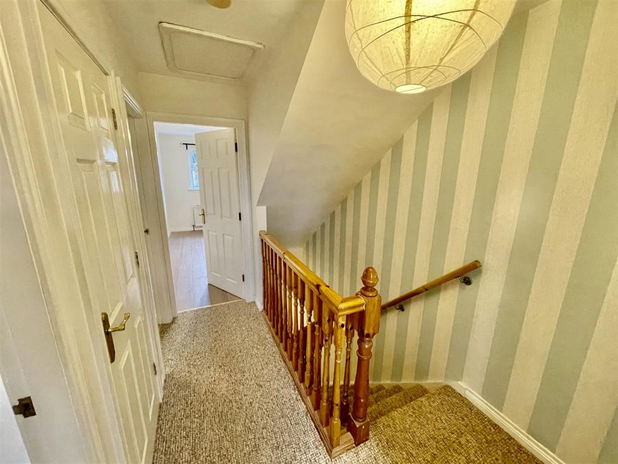 17 Demesne Crescent