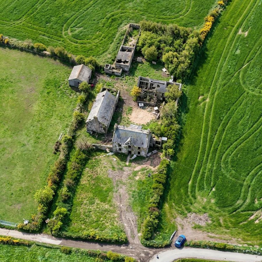 25 Moat Road