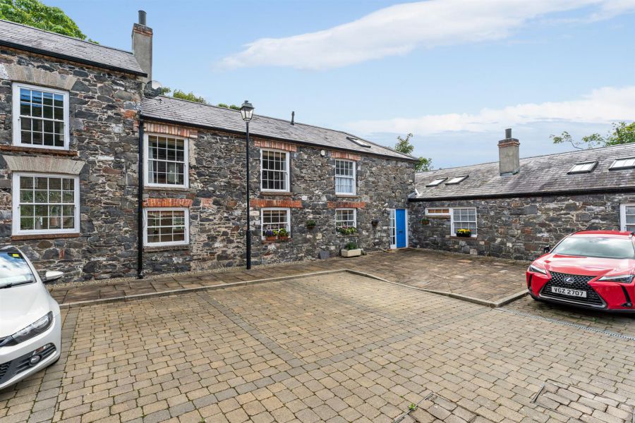 3 Manor Farm Court