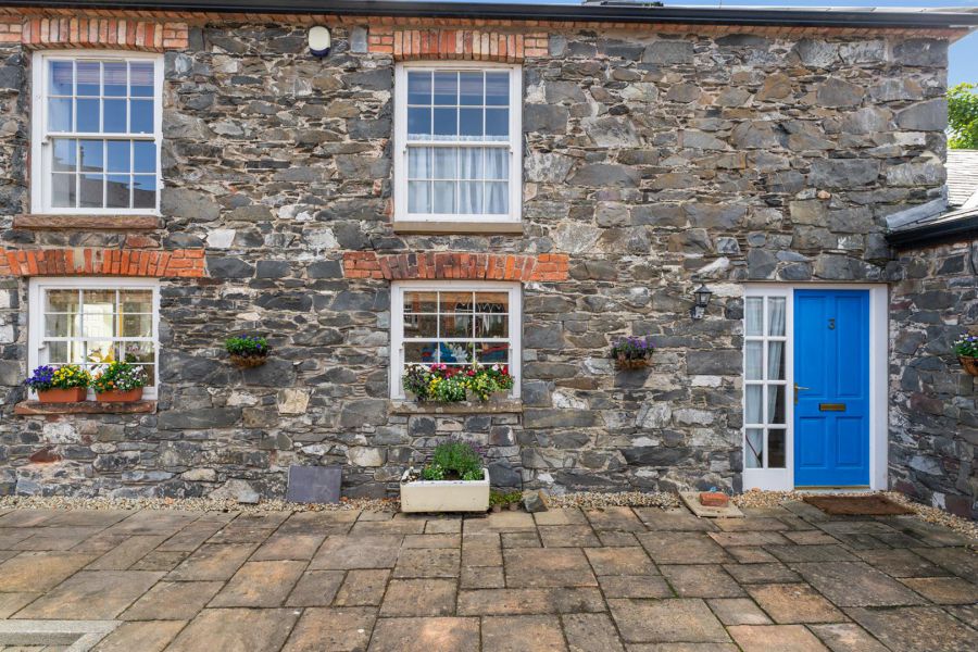 3 Manor Farm Court