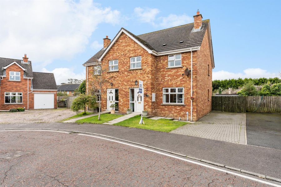 21 Demesne Crescent