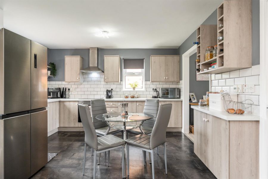 21 Demesne Crescent