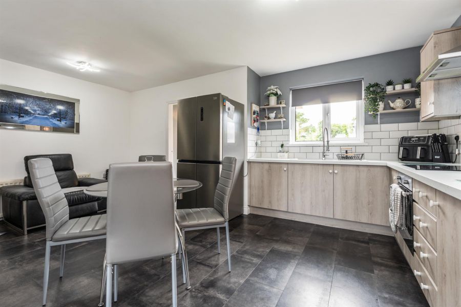 21 Demesne Crescent
