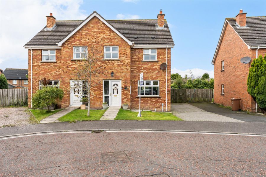 21 Demesne Crescent