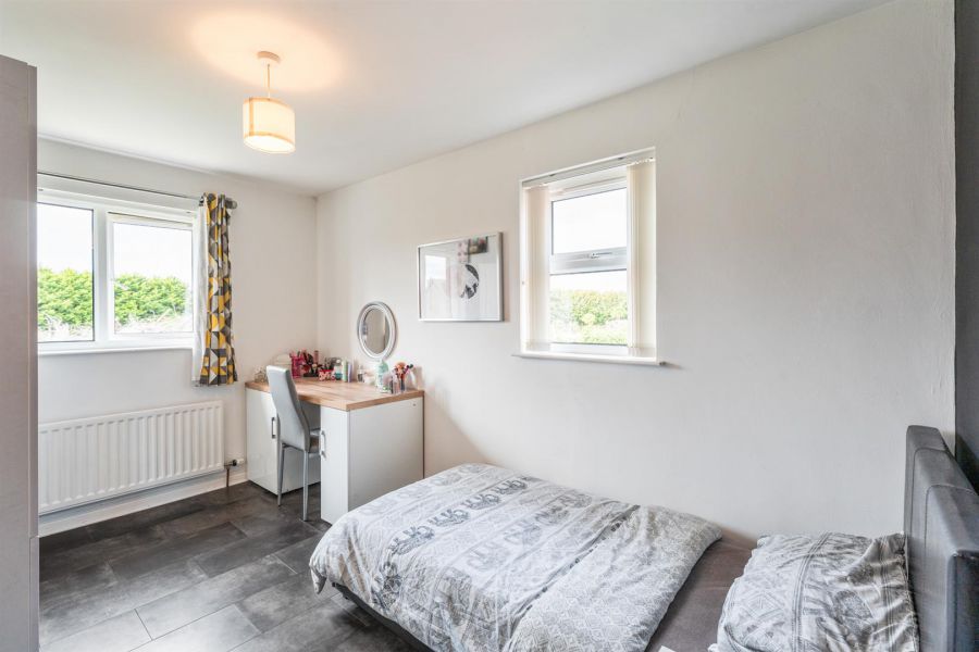 21 Demesne Crescent