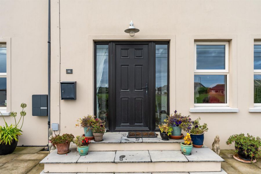 16 Manse Road