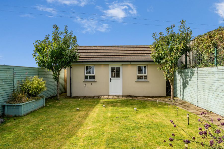 16 Manse Road