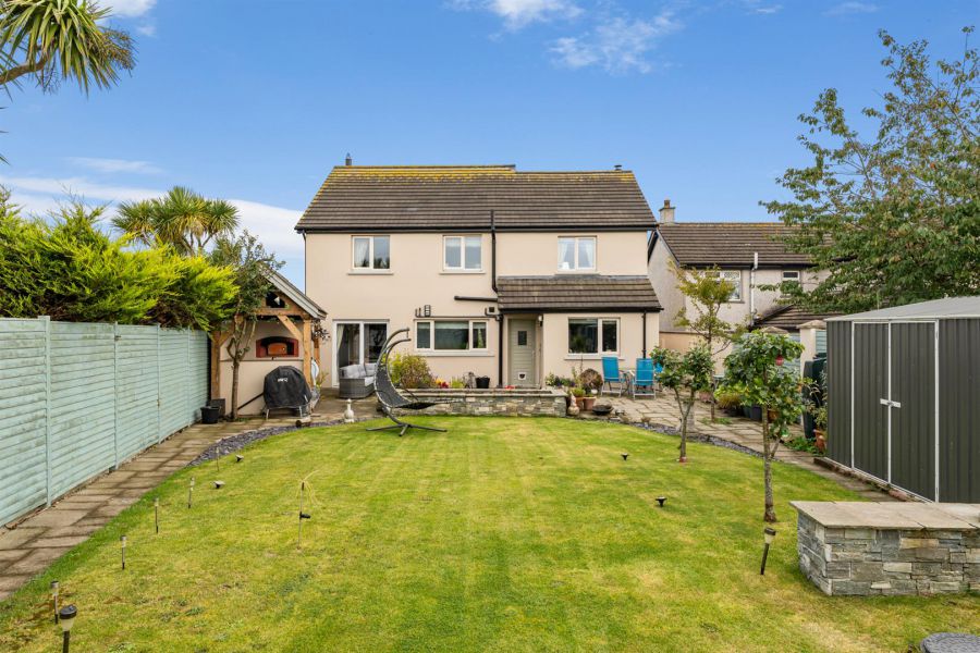 16 Manse Road