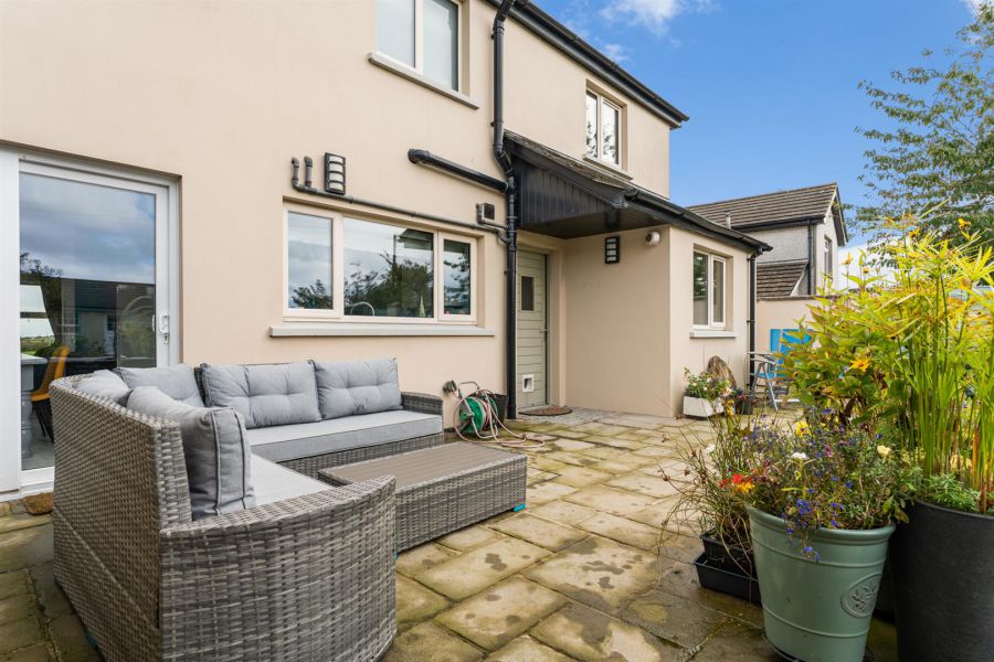 16 Manse Road