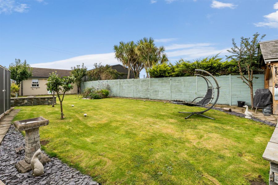 16 Manse Road
