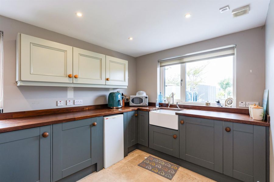 16 Manse Road 16 Manse Road