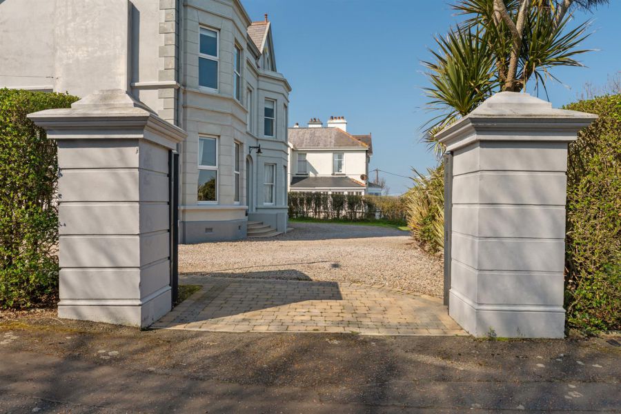 42 Warren Road