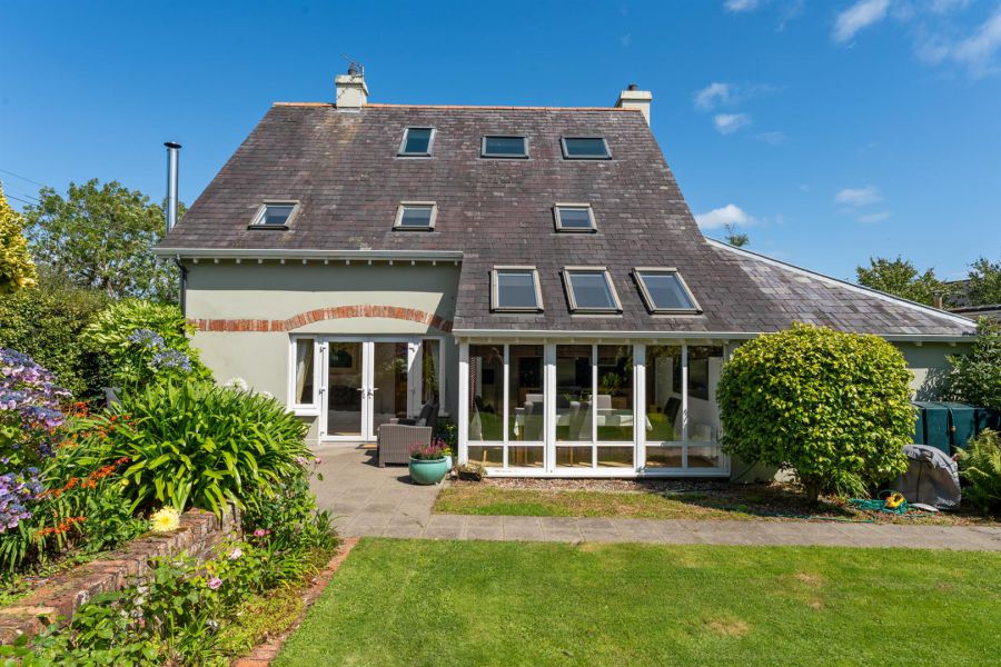 10 Stockbridge Road