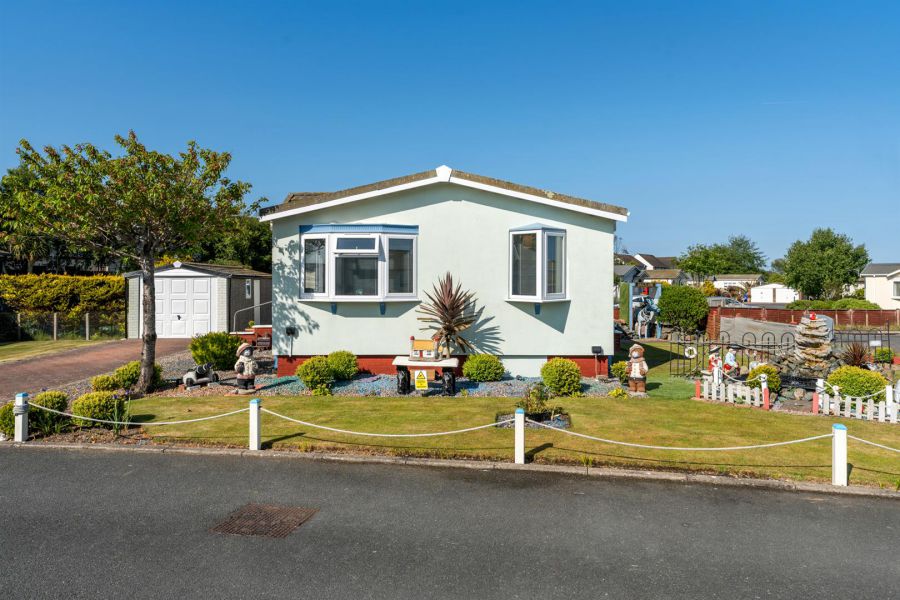 6 Swallow Crescent