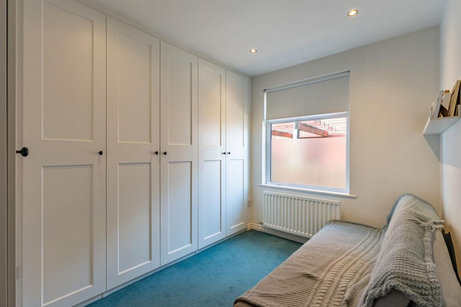 76a Warren Road