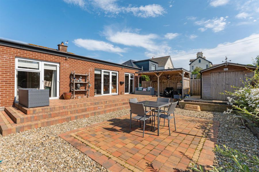 76a Warren Road