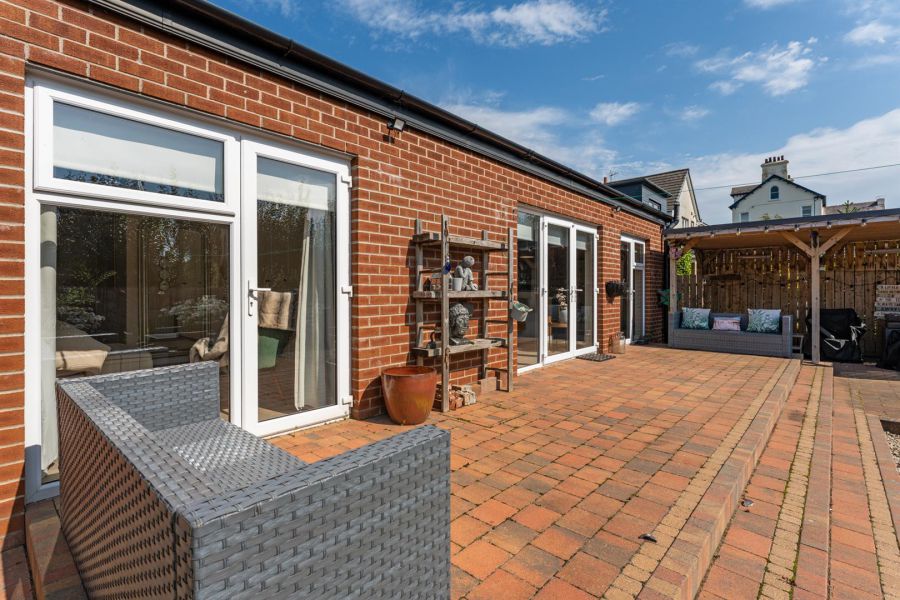 76a Warren Road