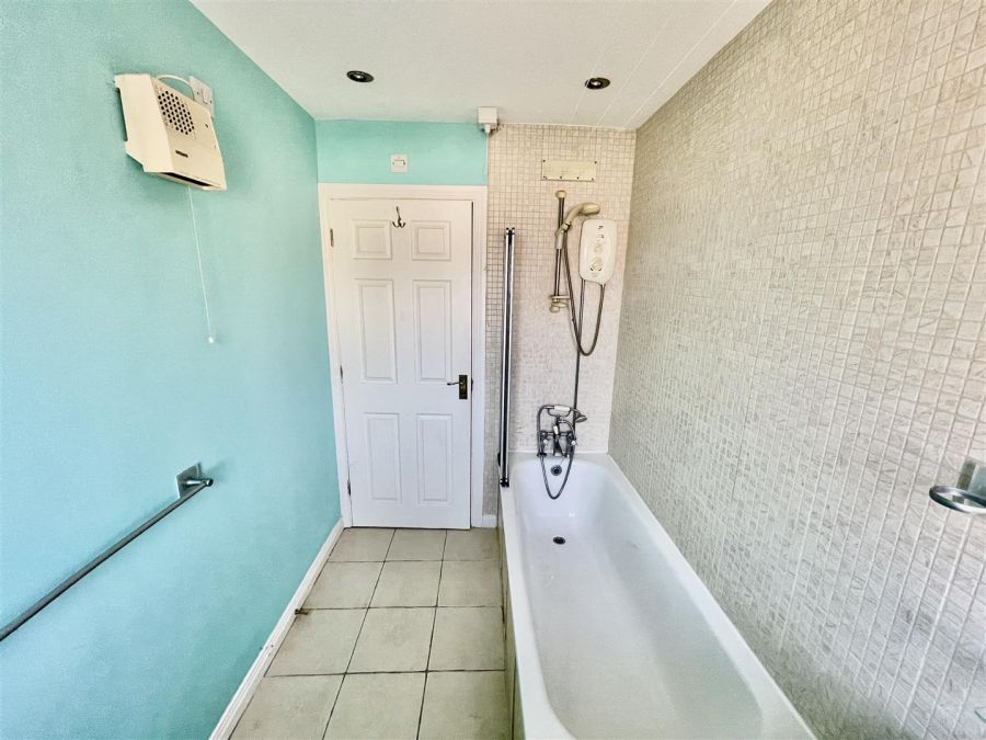 18 Dormans Court