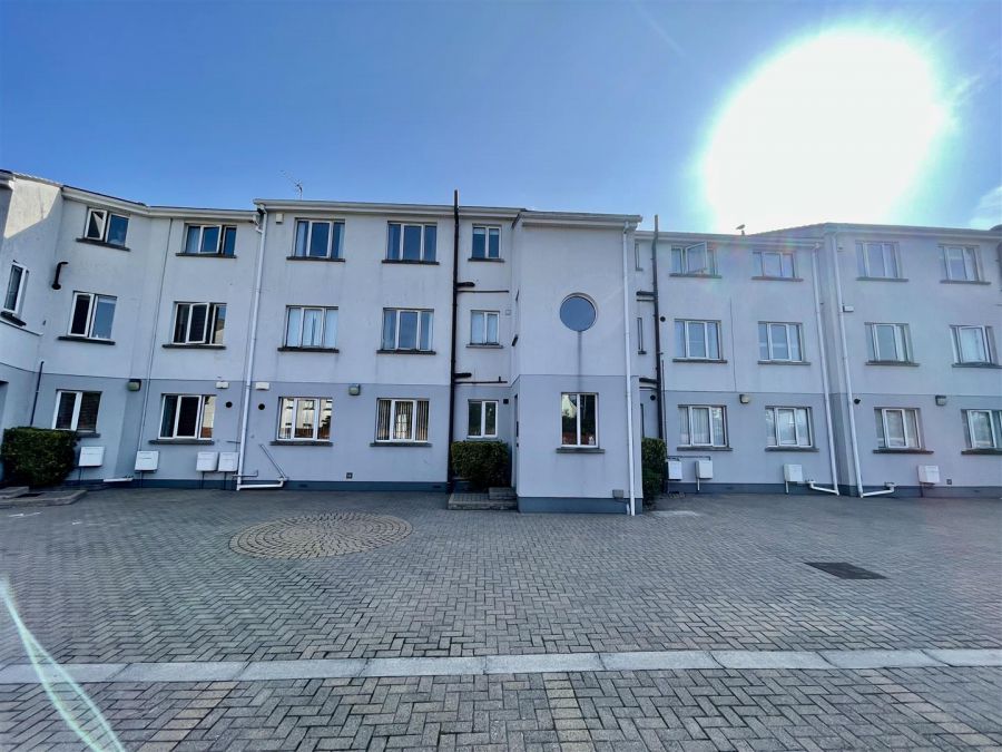 18 Dormans Court