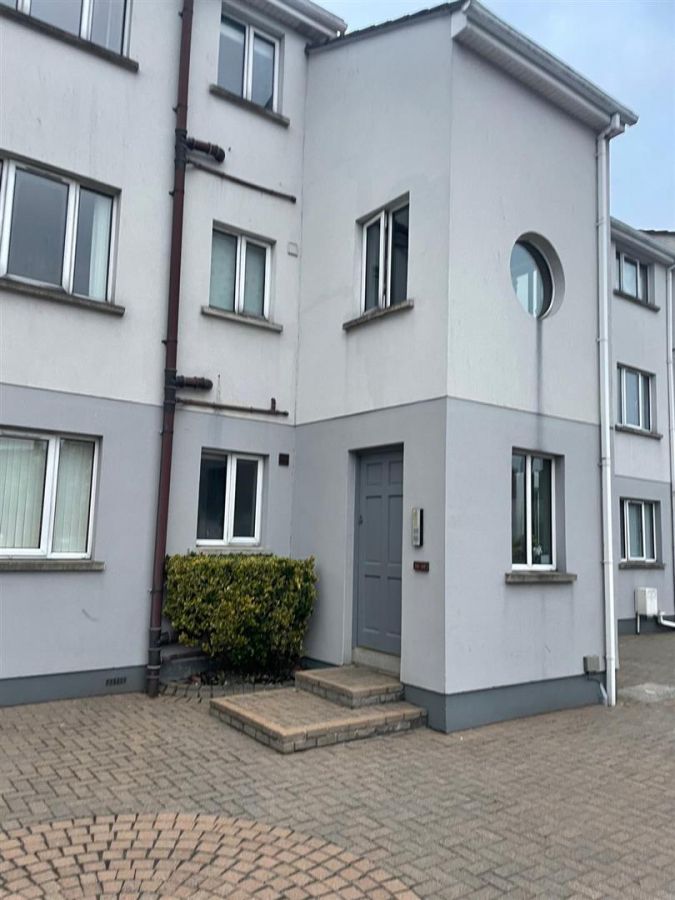 18 Dormans Court