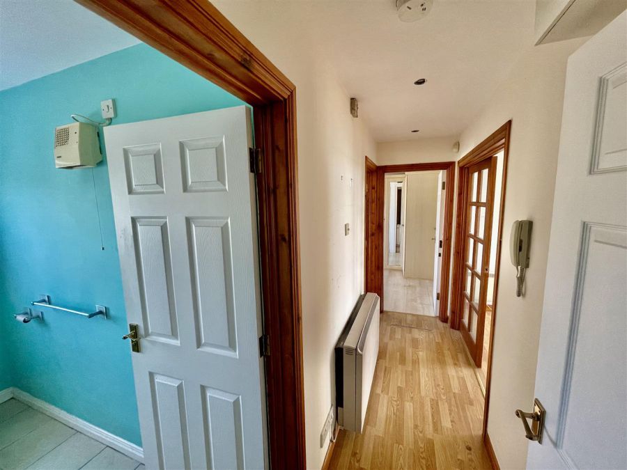18 Dormans Court