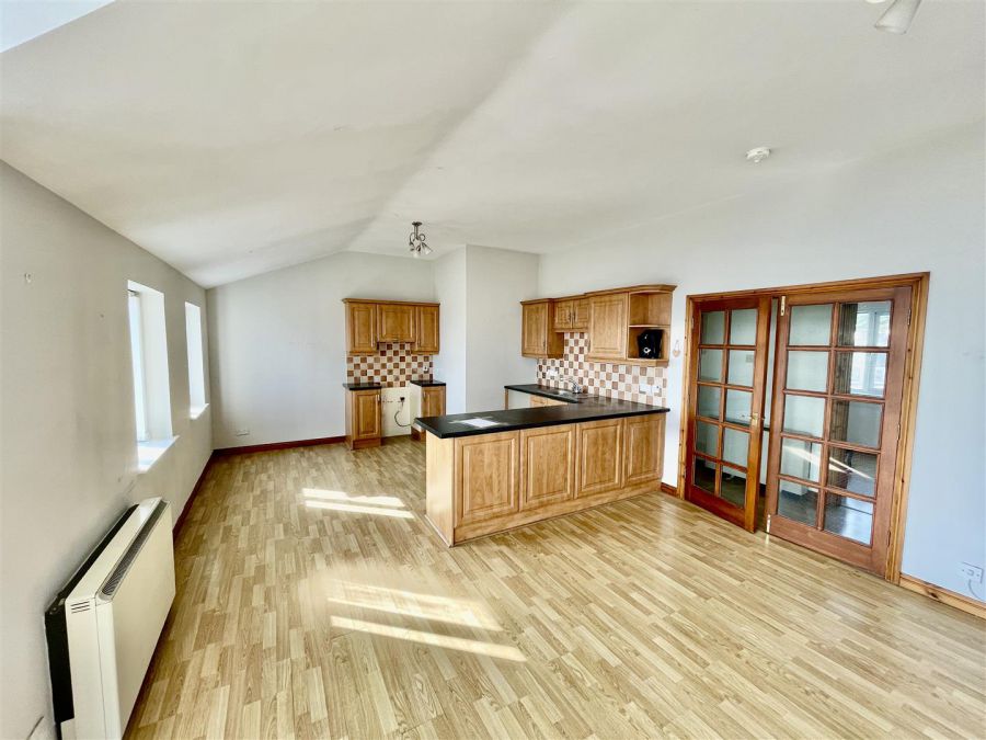 18 Dormans Court