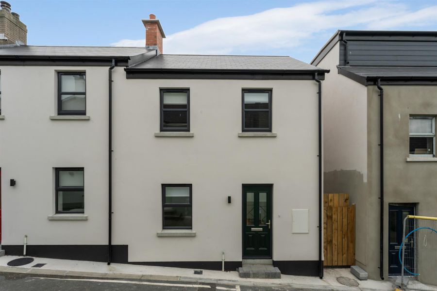 24 Hunters Lane