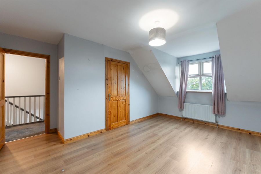 4 Castle Meadow Road