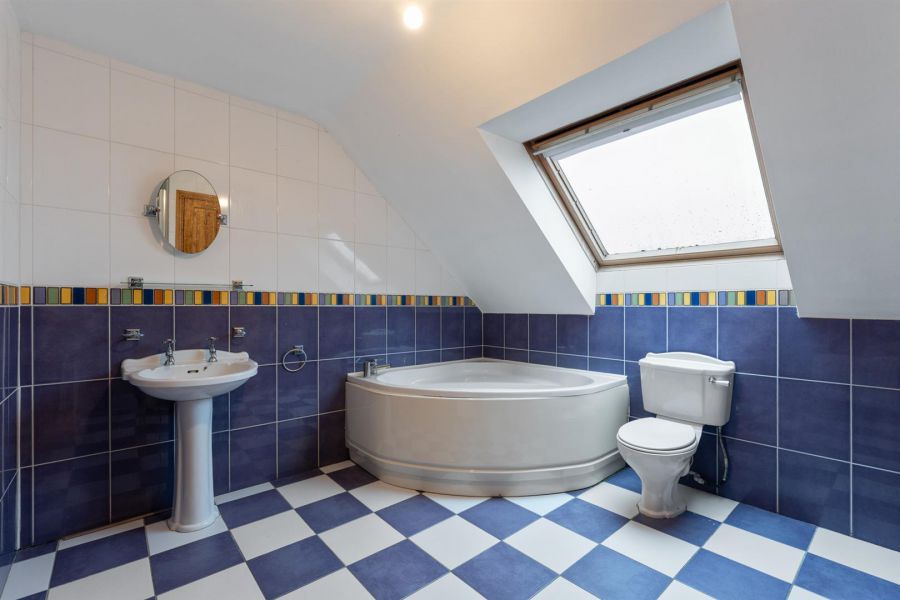 4 Castle Meadow Road