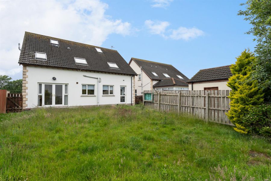 4 Castle Meadow Road