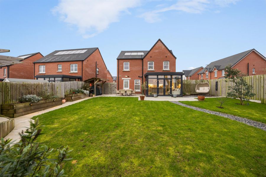 19 High Trees Crescent