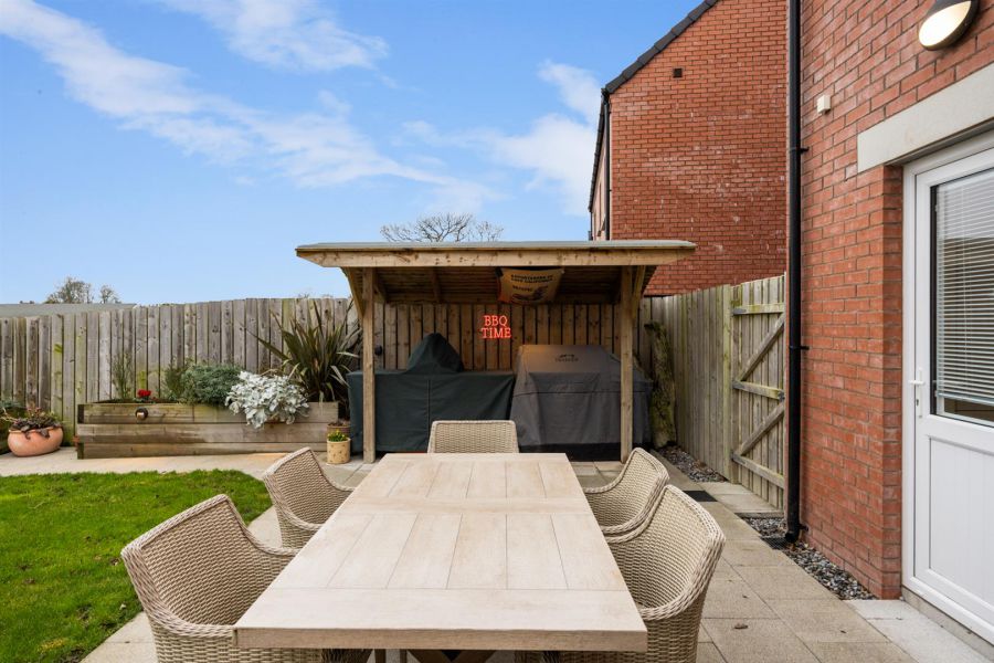 19 High Trees Crescent