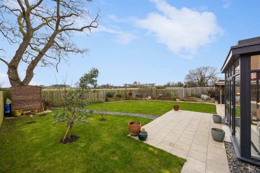 19 High Trees Crescent