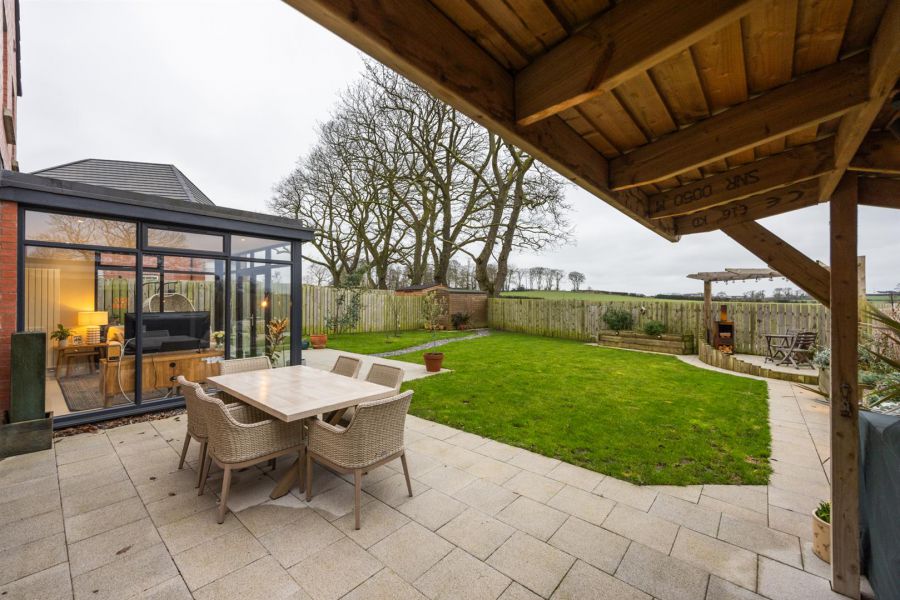 19 High Trees Crescent